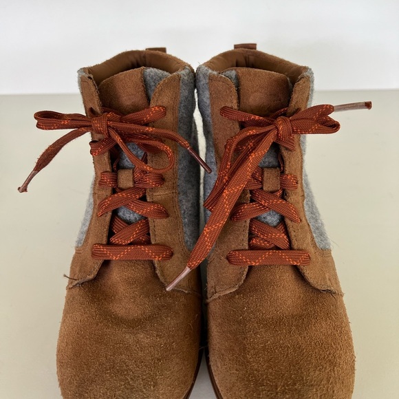 Sorel Evie Ankle Lace-up Wedge Platform Booties, Tan Brown/ Gray Suede, size 7.5 - Picture 10 of 12